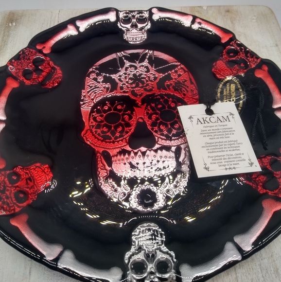 ☠️Handmade Glass Skull Plate - Picture 2 of 3